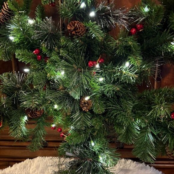 National Tree Co. Pre-Lit Metal Wreath, LED Lights, Indoor  National Tree Company 33 inch Snowflake Prelit Battery Operated Pinecone Wreath